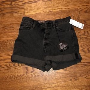 Black mom high-rise shorts